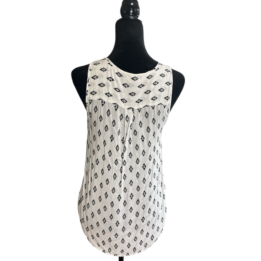Aeropostale White Printed Sleeveless Button Front Top - Picture 4 of 8